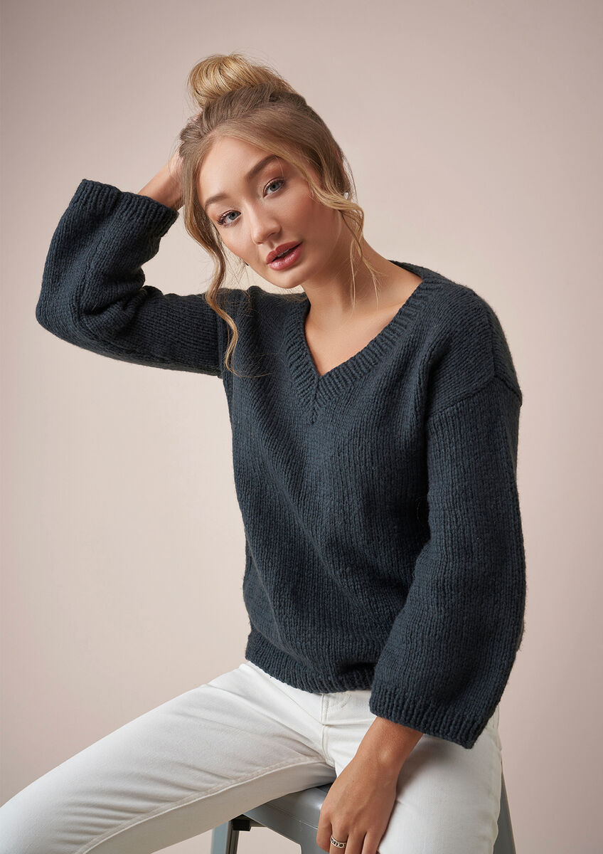 KNITTED V-NECK PULLOVER